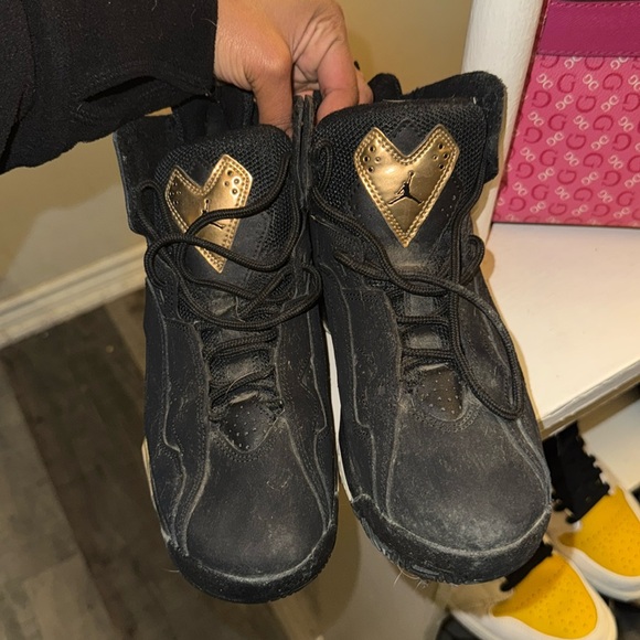 Jordan’s | 6Y / 8W - Picture 2 of 4